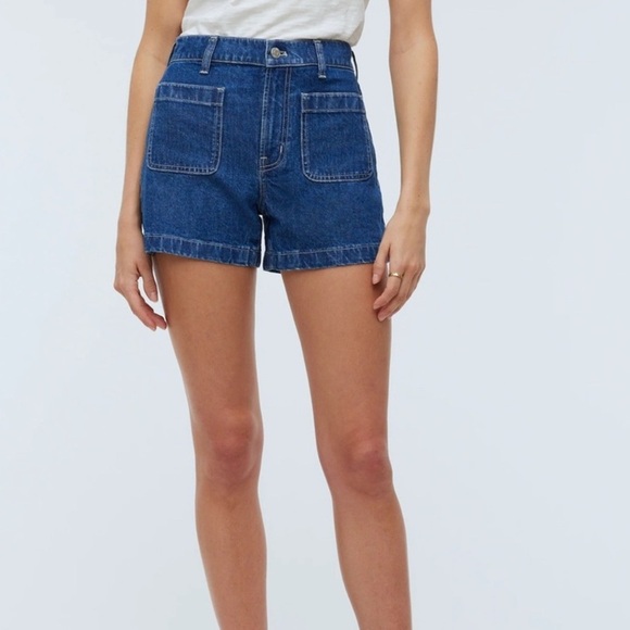 Old Navy Patch Pocket Denim Mid Rise Shorts Medium Wash Slight Distressed Size 8 - Picture 14 of 14